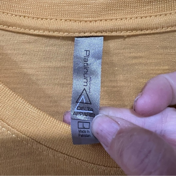 Yellow Santa Cruz Surf Shop Long Sleeve Crew Neck Shirt Size L Large Shark Beach - Picture 4 of 4